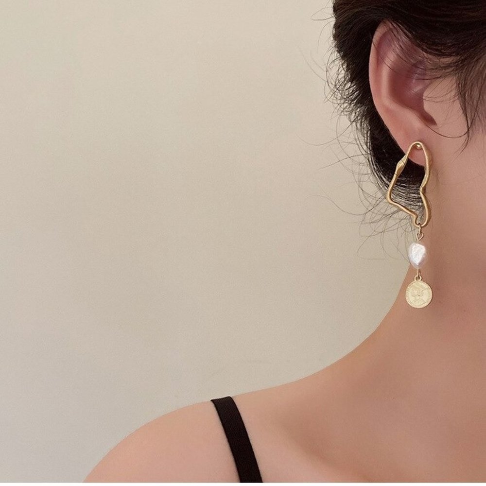 High Baroque Vintage Asymmetrical Matte Pearl Earrings